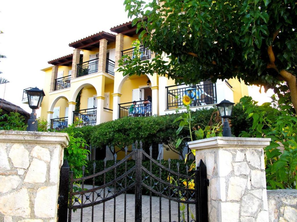 Calypso Studios Amoudi Exterior foto