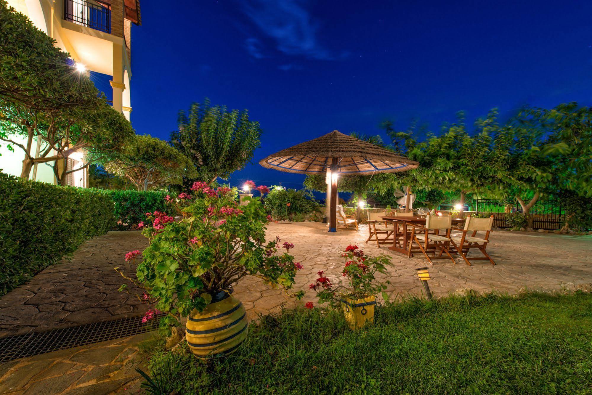 Calypso Studios Amoudi Exterior foto