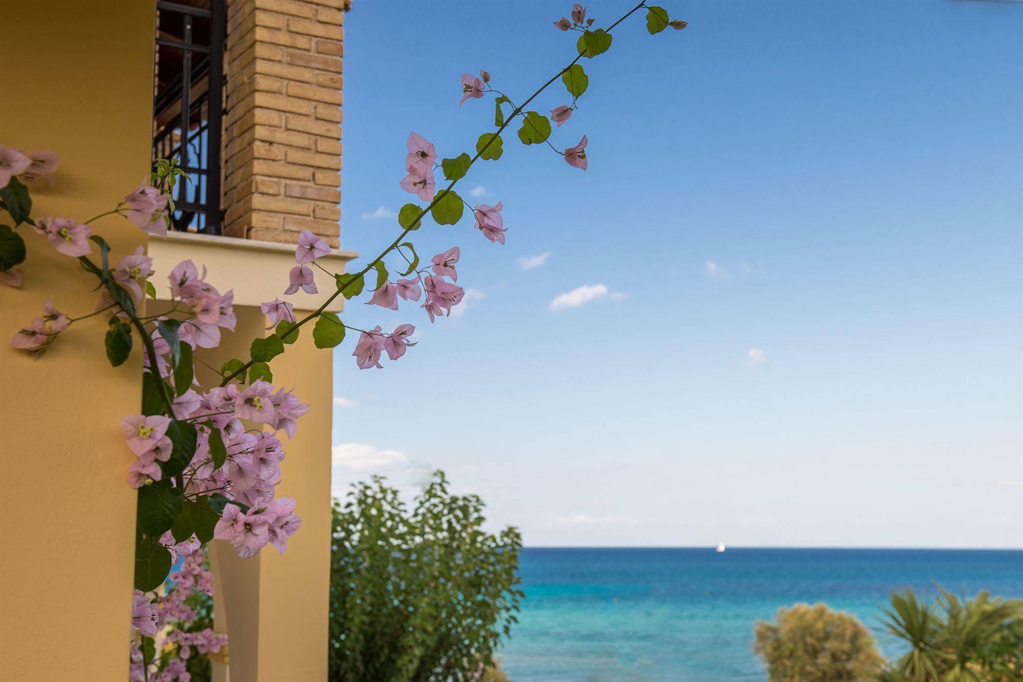 Calypso Studios Amoudi Exterior foto