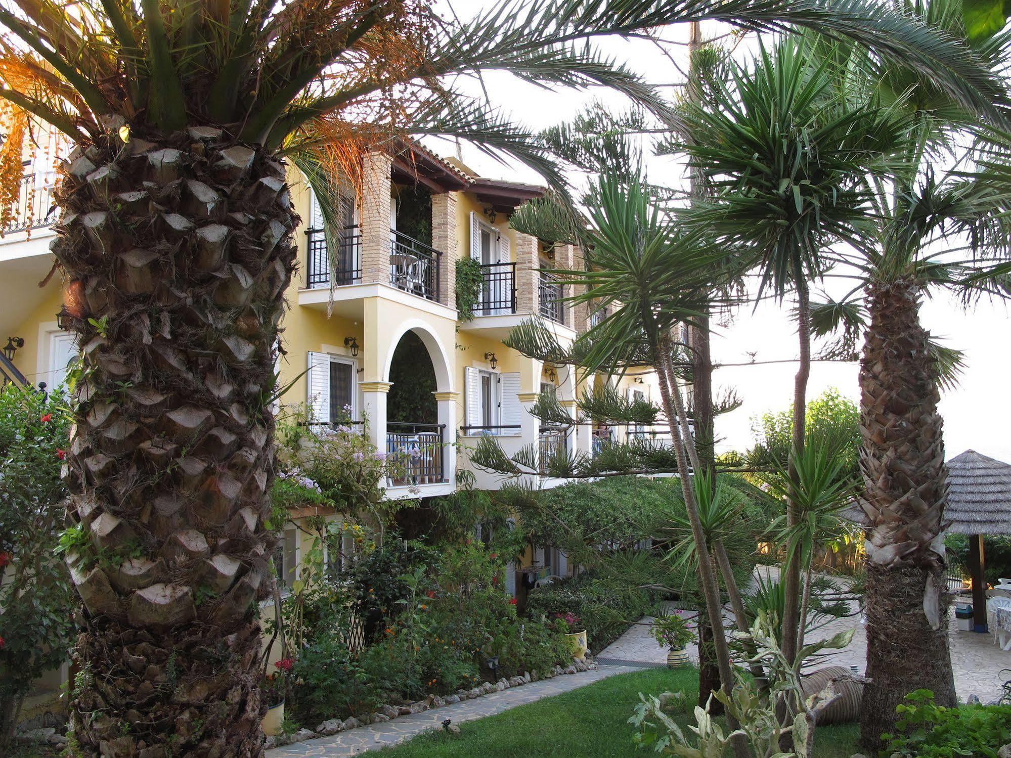 Calypso Studios Amoudi Exterior foto
